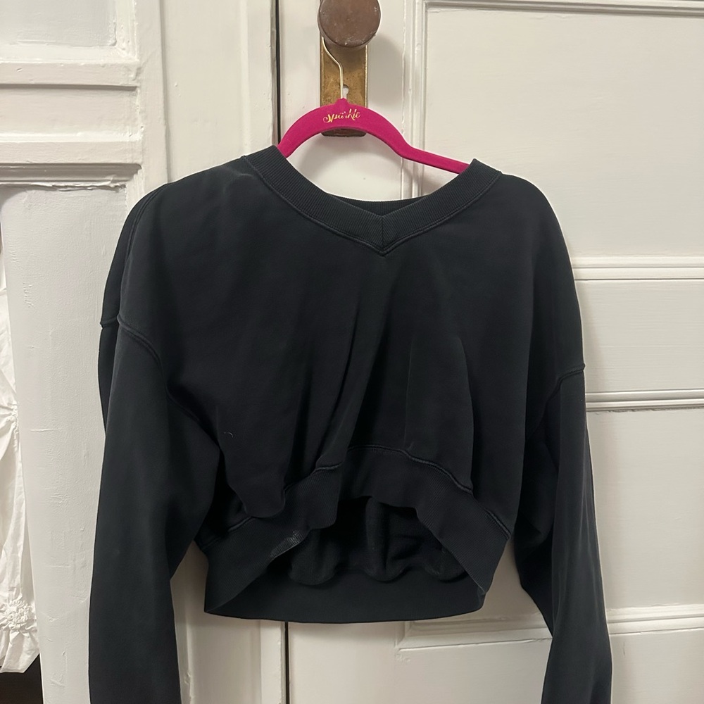 American Eagle Outfitters Black Cropped Long Sleeve Sweatshirt